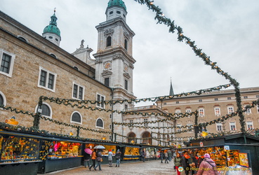 Christmas market stalls on Residenzplatz
